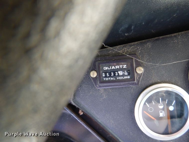 image for item DQ7267 1995 Bobcat 553  skid steer loader