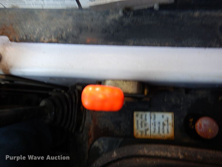 image for item DQ7267 1995 Bobcat 553  skid steer loader