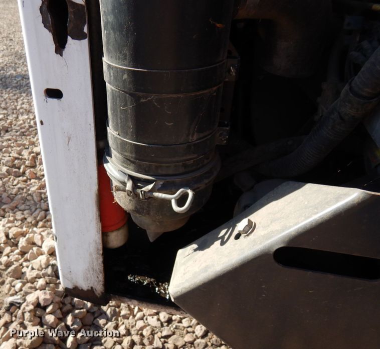 image for item DQ7267 1995 Bobcat 553  skid steer loader