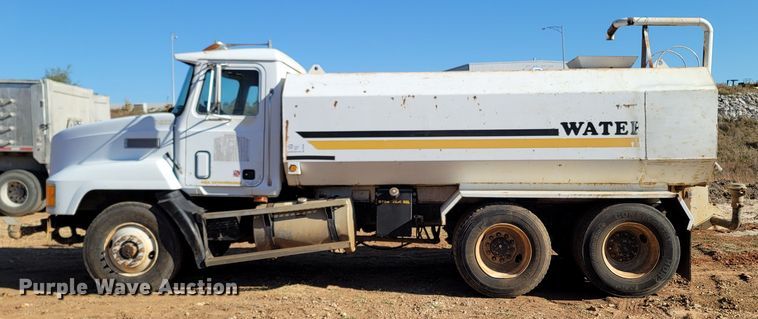image for item DR3336 1993 Mack CH613  water truck