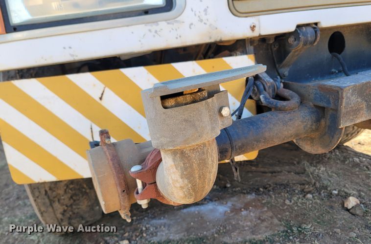 image for item DR3336 1993 Mack CH613  water truck