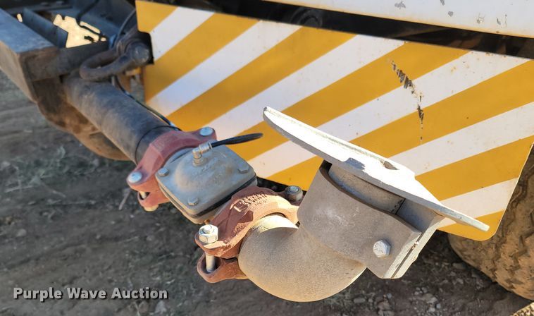 image for item DR3336 1993 Mack CH613  water truck