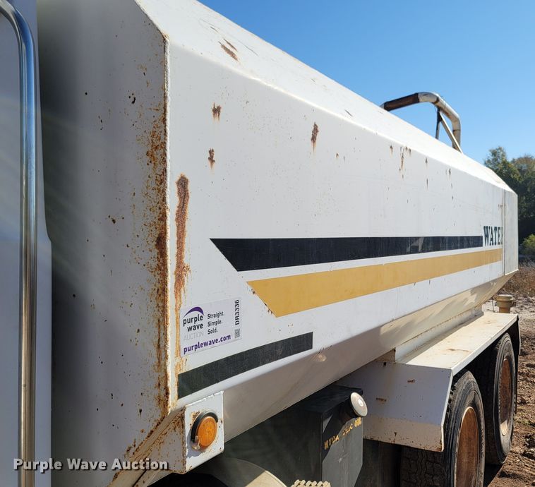 image for item DR3336 1993 Mack CH613  water truck