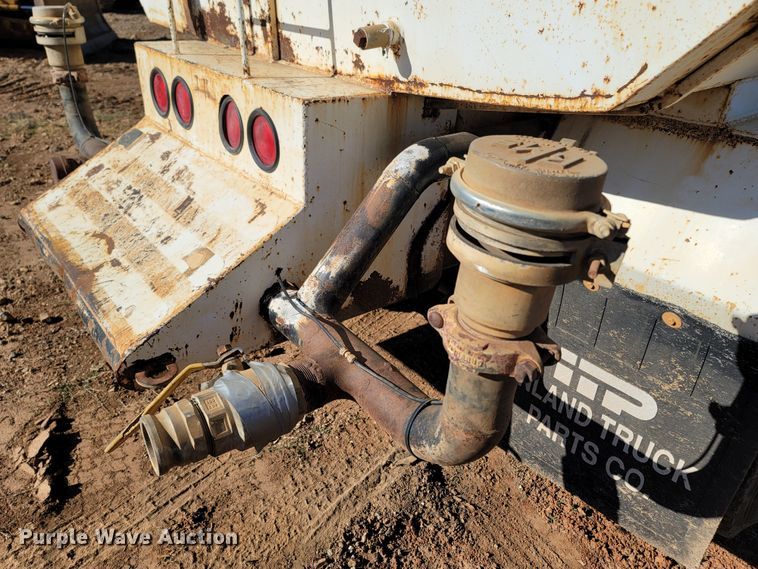 image for item DR3336 1993 Mack CH613  water truck