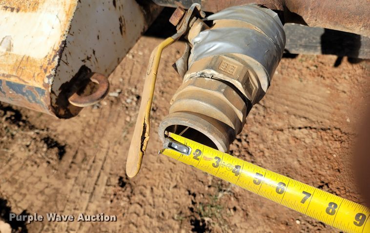 image for item DR3336 1993 Mack CH613  water truck