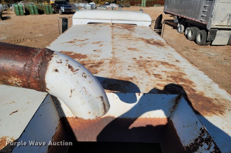 image for item DR3336 1993 Mack CH613  water truck