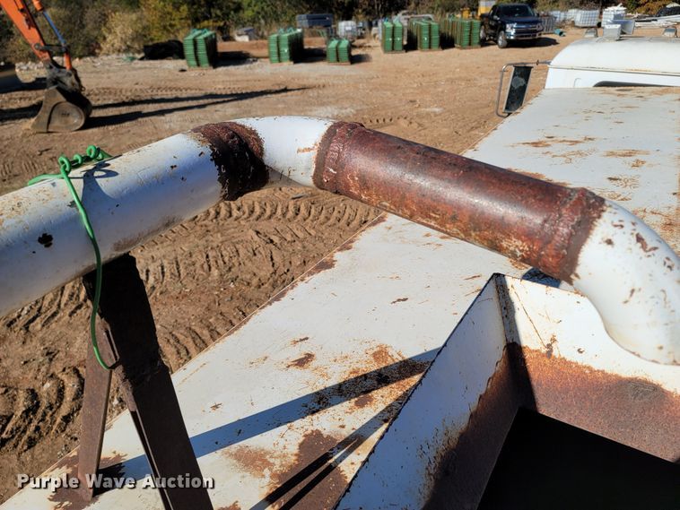 image for item DR3336 1993 Mack CH613  water truck