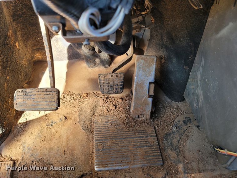 image for item DR3336 1993 Mack CH613  water truck