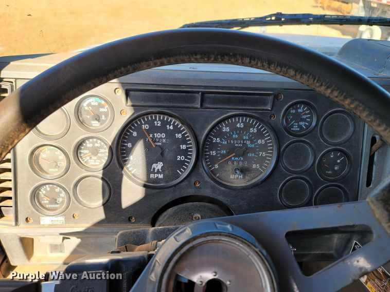 image for item DR3336 1993 Mack CH613  water truck