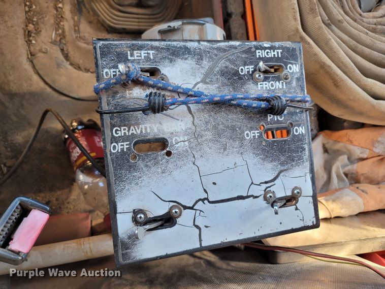 image for item DR3336 1993 Mack CH613  water truck