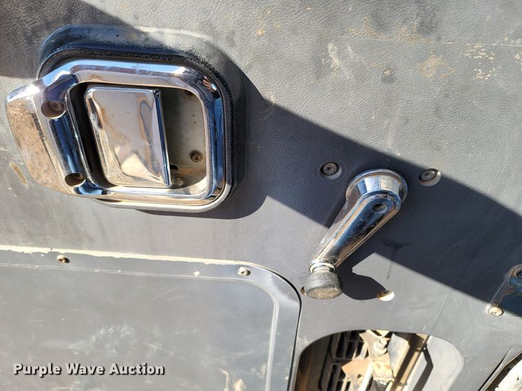 image for item DR3336 1993 Mack CH613  water truck