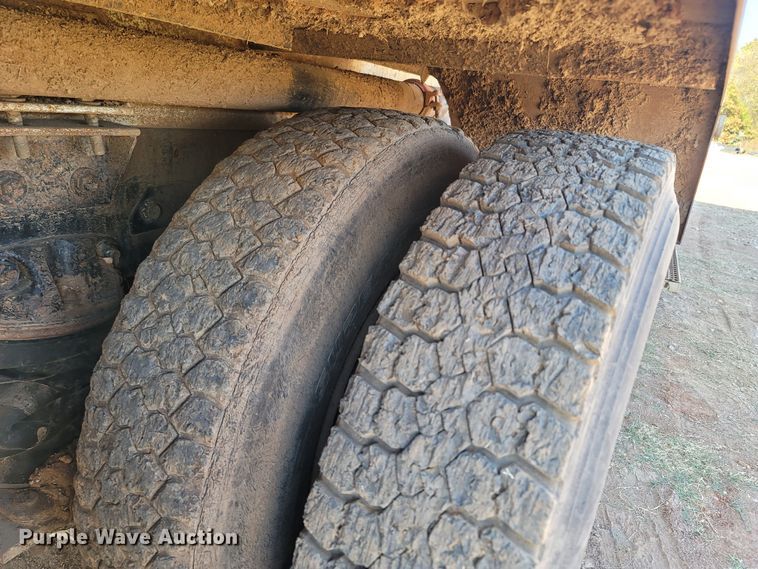 image for item DR3336 1993 Mack CH613  water truck