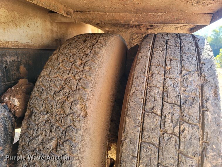 image for item DR3336 1993 Mack CH613  water truck