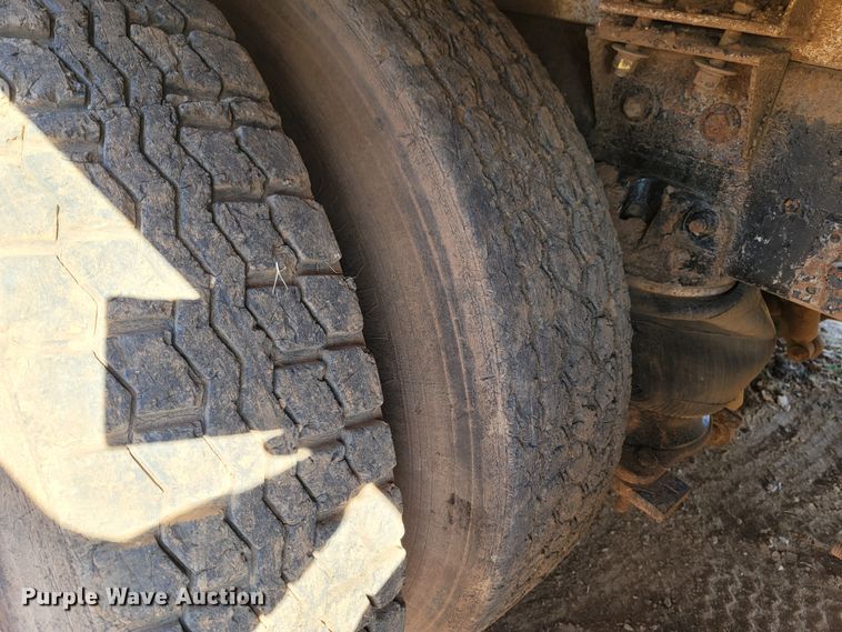 image for item DR3336 1993 Mack CH613  water truck