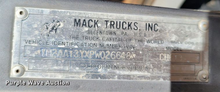 image for item DR3336 1993 Mack CH613  water truck
