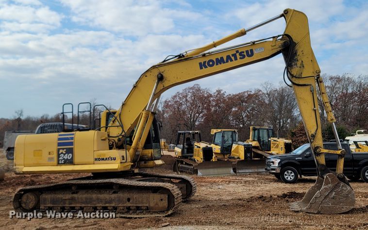 image for item DR3350 2013 Komatsu PC240LC-10  excavator