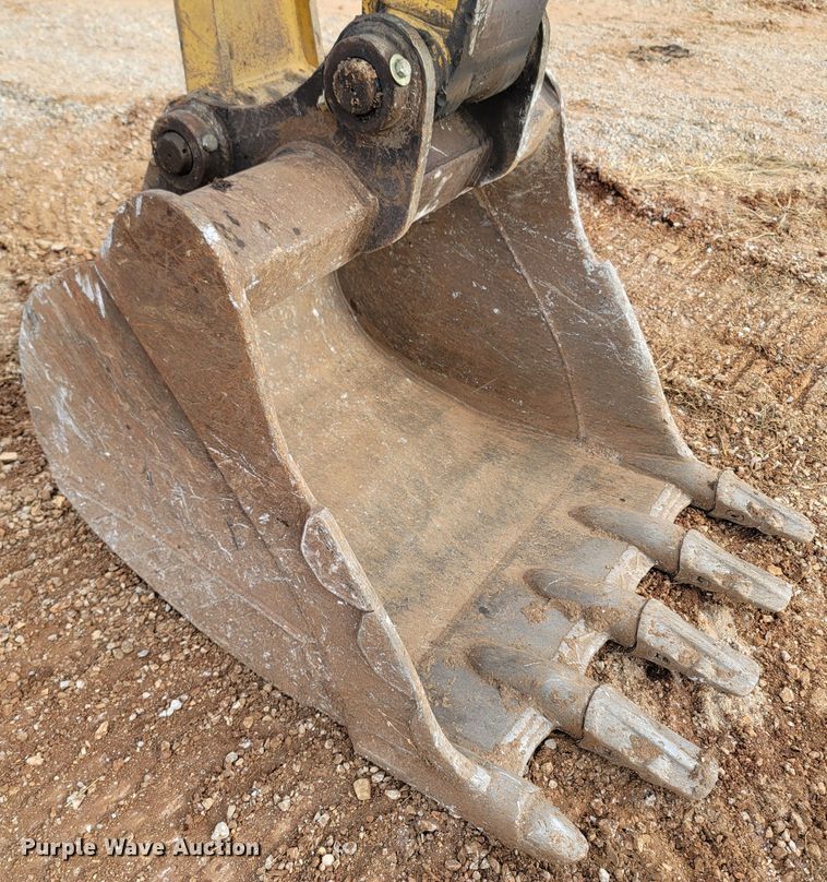 image for item DR3350 2013 Komatsu PC240LC-10  excavator