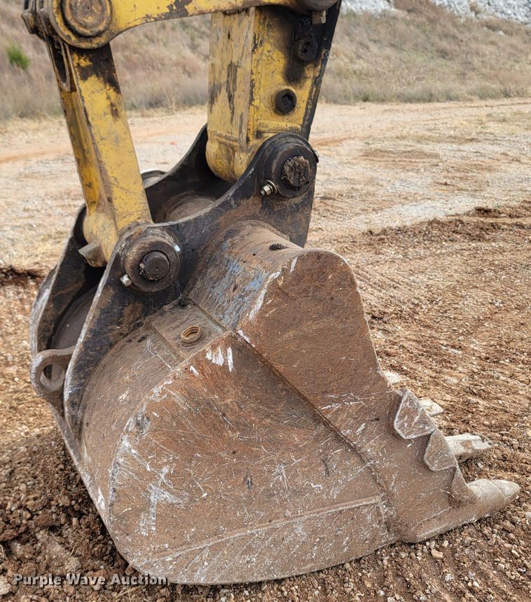 image for item DR3350 2013 Komatsu PC240LC-10  excavator