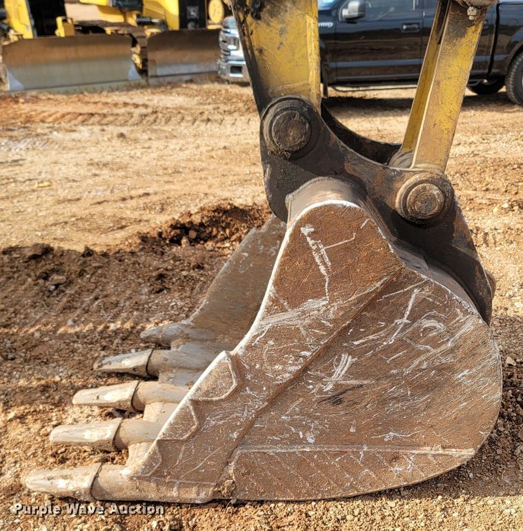 image for item DR3350 2013 Komatsu PC240LC-10  excavator