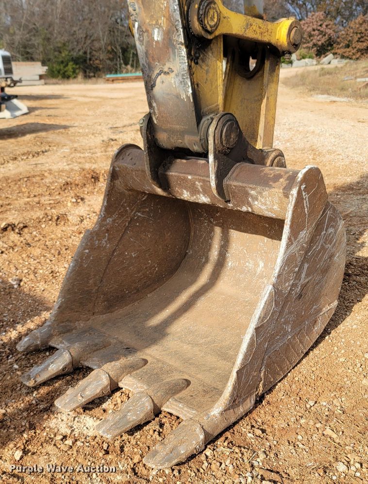 image for item DR3350 2013 Komatsu PC240LC-10  excavator