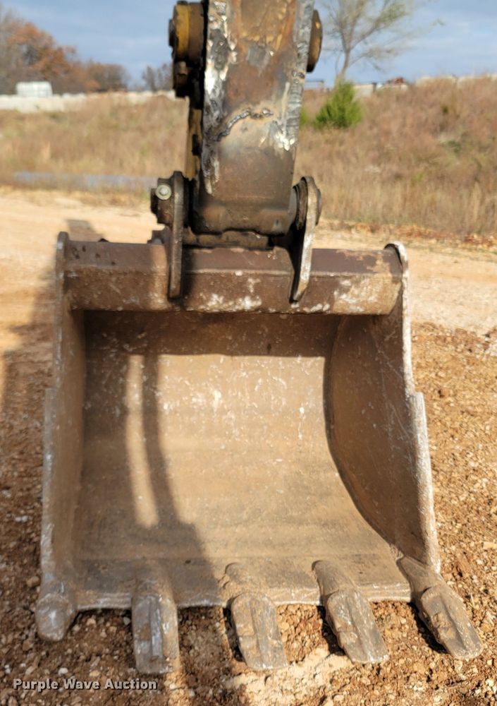 image for item DR3350 2013 Komatsu PC240LC-10  excavator