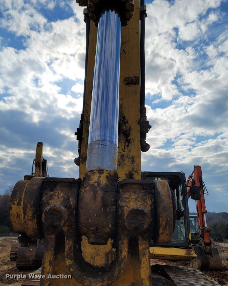 image for item DR3350 2013 Komatsu PC240LC-10  excavator