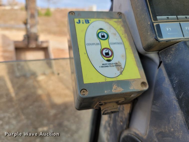 image for item DR3350 2013 Komatsu PC240LC-10  excavator