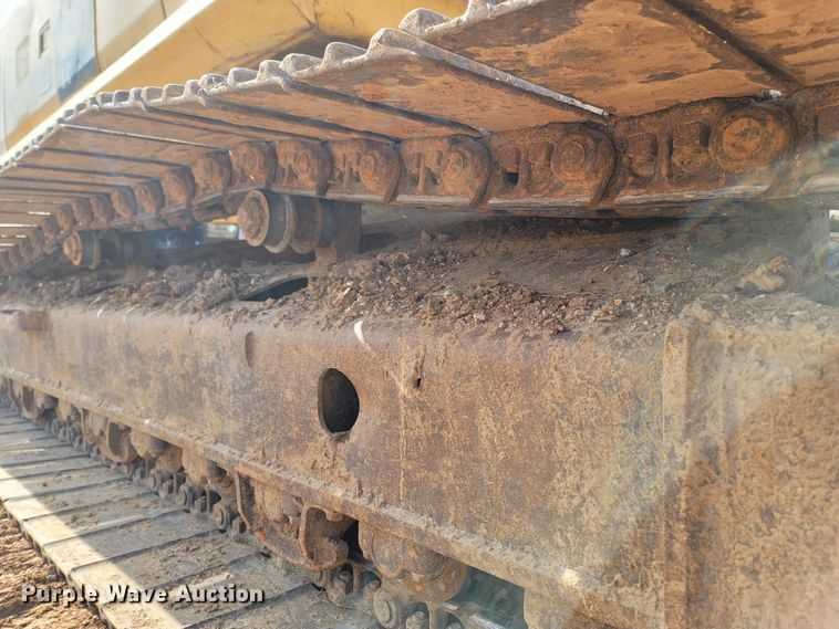 image for item DR3350 2013 Komatsu PC240LC-10  excavator