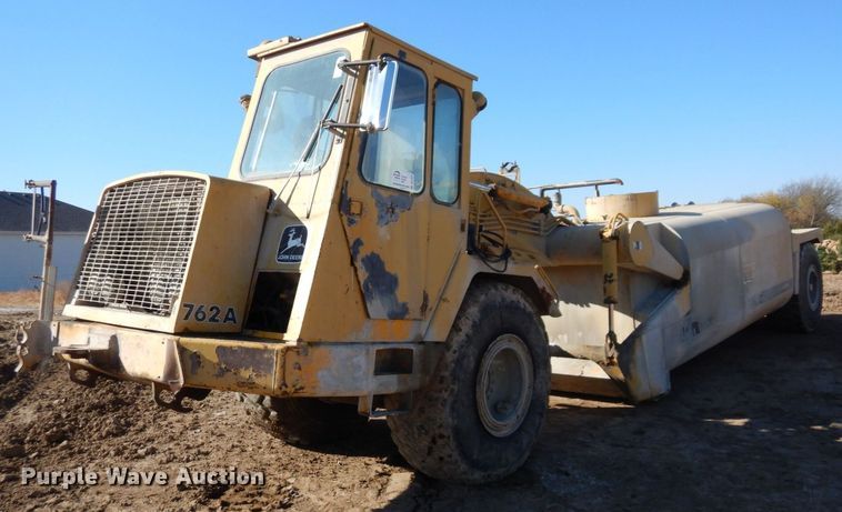 image for item DS1512 1984 John Deere 762A  water wagon