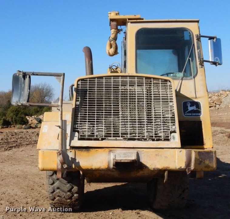 image for item DS1512 1984 John Deere 762A  water wagon