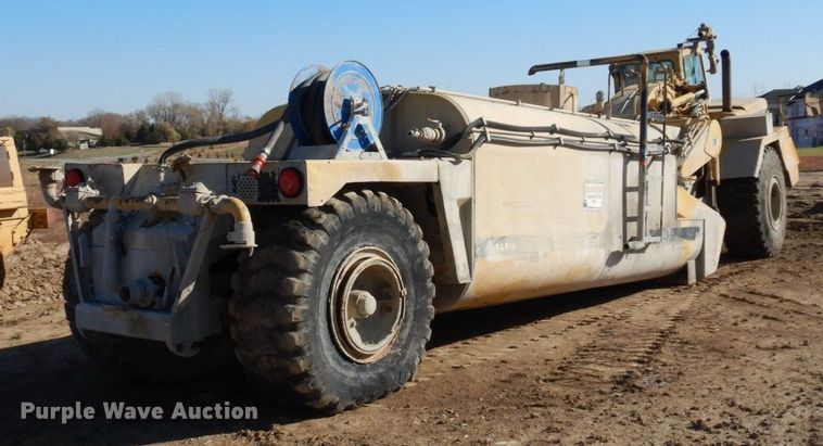 image for item DS1512 1984 John Deere 762A  water wagon