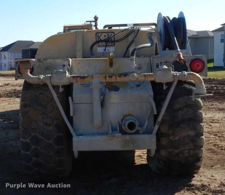 image for item DS1512 1984 John Deere 762A  water wagon