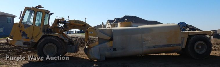 image for item DS1512 1984 John Deere 762A  water wagon