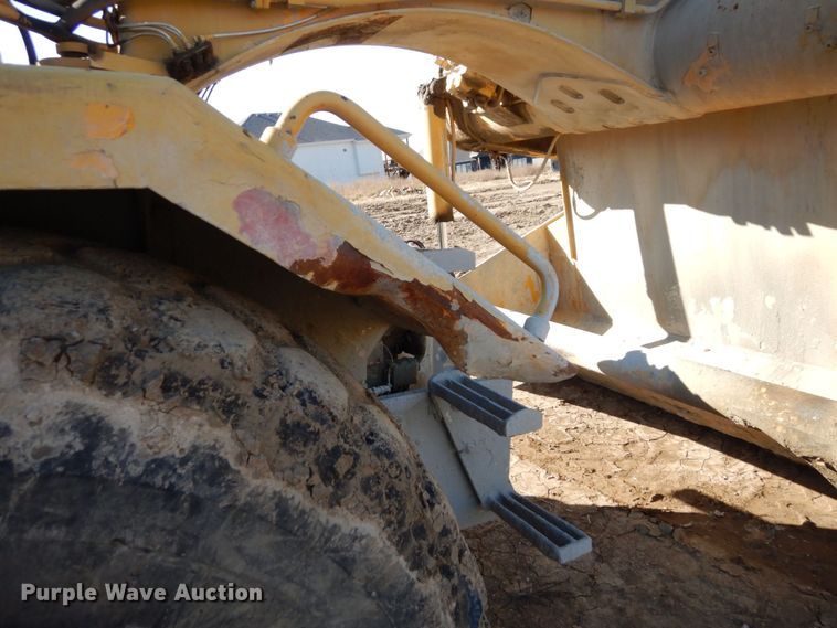 image for item DS1512 1984 John Deere 762A  water wagon