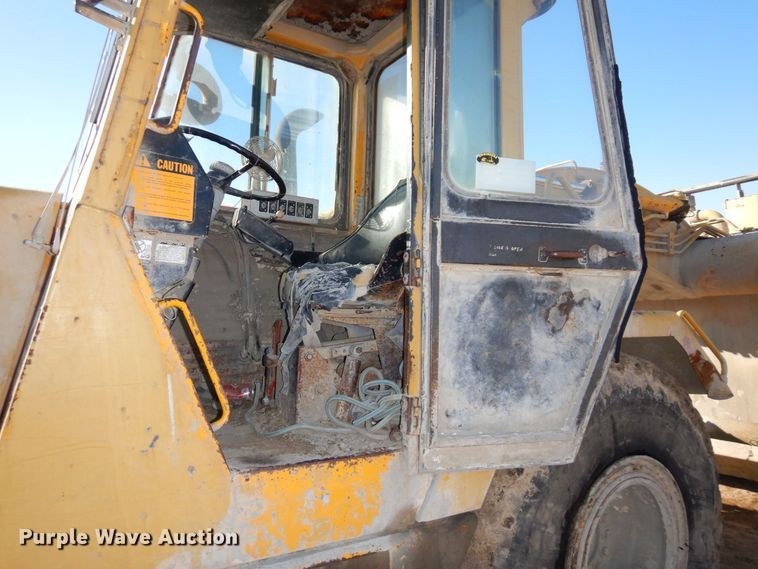 image for item DS1512 1984 John Deere 762A  water wagon