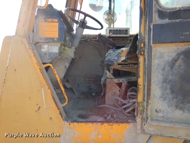 image for item DS1512 1984 John Deere 762A  water wagon