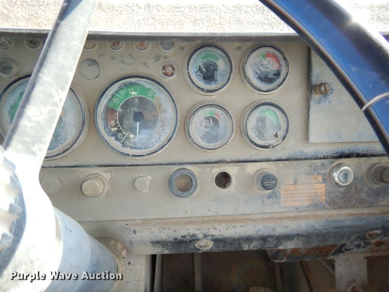 image for item DS1512 1984 John Deere 762A  water wagon