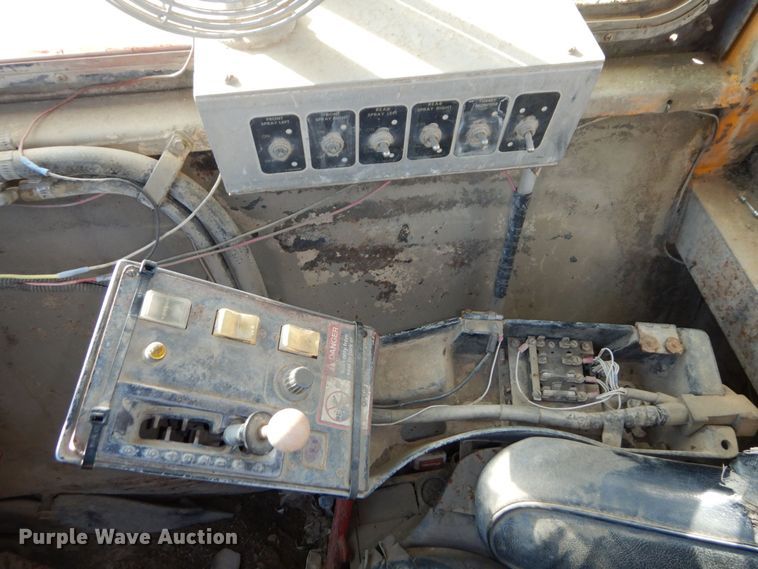 image for item DS1512 1984 John Deere 762A  water wagon