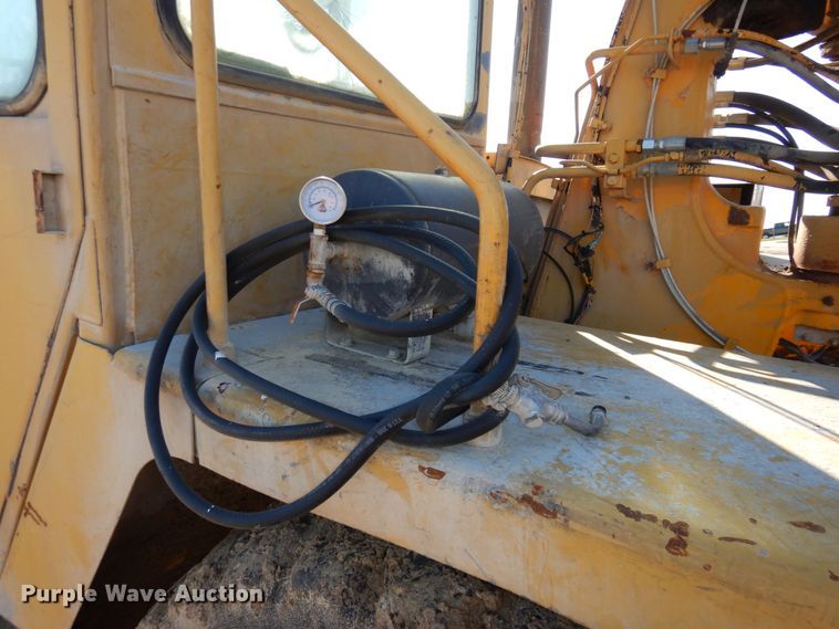 image for item DS1512 1984 John Deere 762A  water wagon