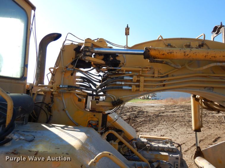 image for item DS1512 1984 John Deere 762A  water wagon