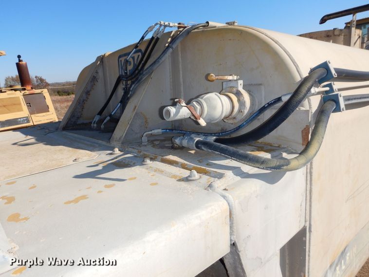 image for item DS1512 1984 John Deere 762A  water wagon