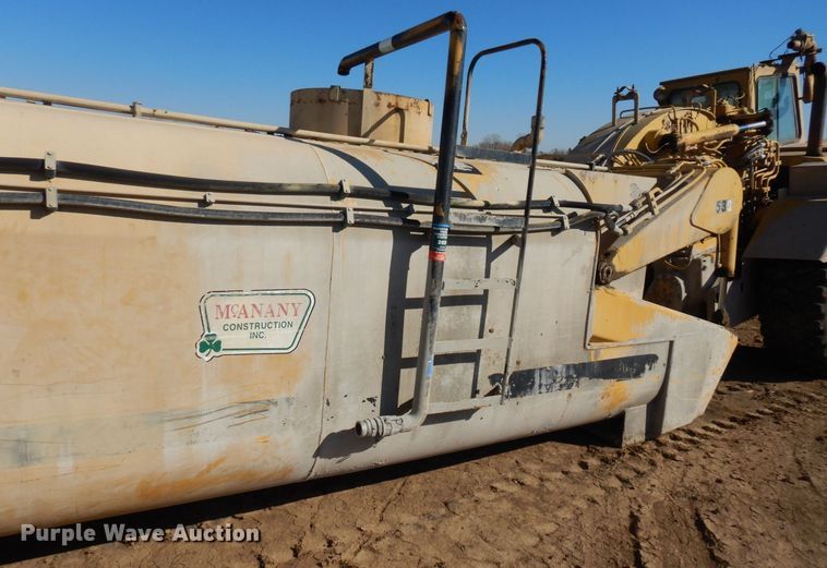 image for item DS1512 1984 John Deere 762A  water wagon