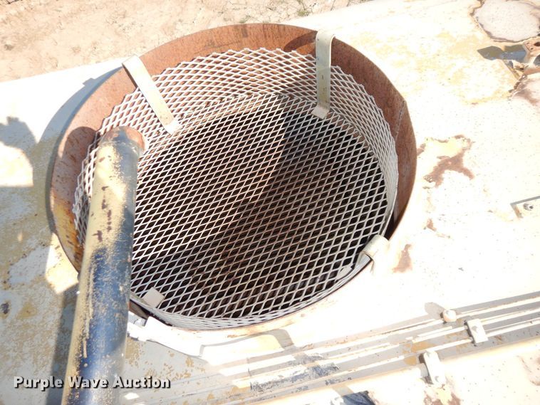 image for item DS1512 1984 John Deere 762A  water wagon