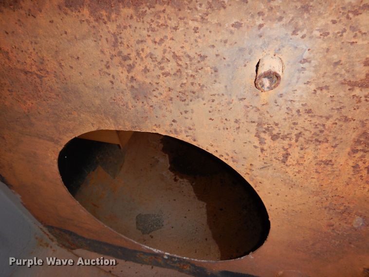 image for item DS1512 1984 John Deere 762A  water wagon