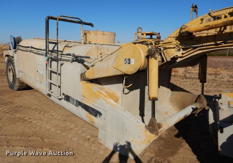 image for item DS1512 1984 John Deere 762A  water wagon