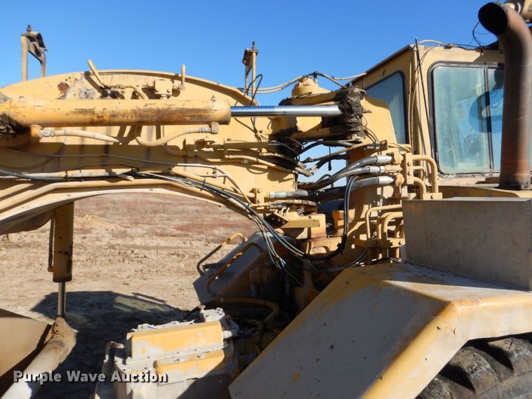 image for item DS1512 1984 John Deere 762A  water wagon