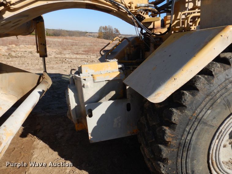 image for item DS1512 1984 John Deere 762A  water wagon