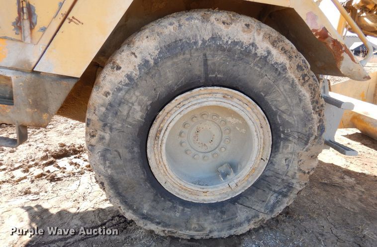 image for item DS1512 1984 John Deere 762A  water wagon