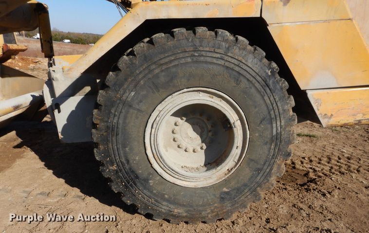 image for item DS1512 1984 John Deere 762A  water wagon