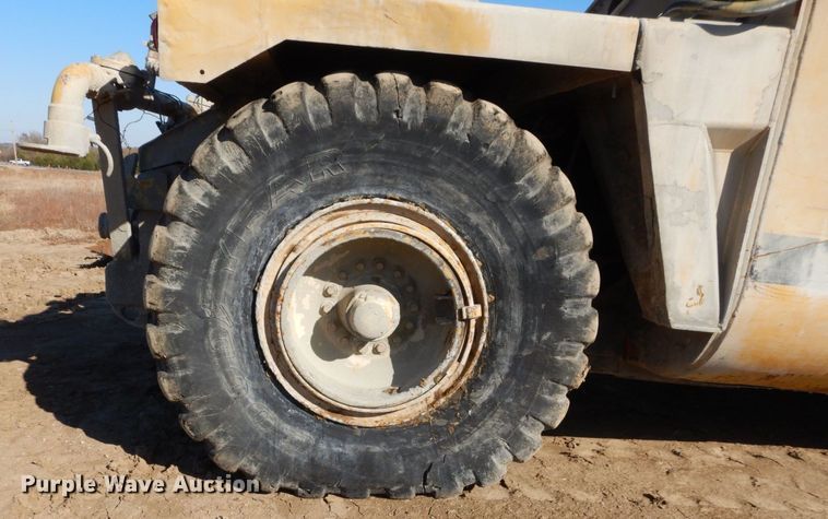 image for item DS1512 1984 John Deere 762A  water wagon